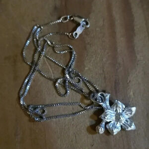 Dogwood flower necklace  ❤️